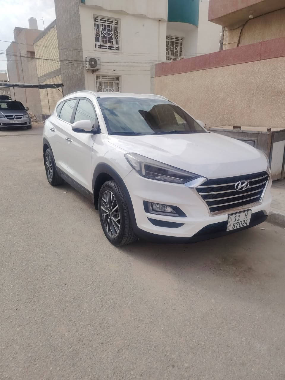 توسان ٢٠شركه الكاصد ماشيه ٥٥ الف بسمي هزه سنويه ل٢٠٣٠ مكفوله من كلشي بيها رش صبغ بقبق الجنطه بدون معجون اوحادث سعرها ١٨٥ مكان السياره كربلاء للاتصال ***********
