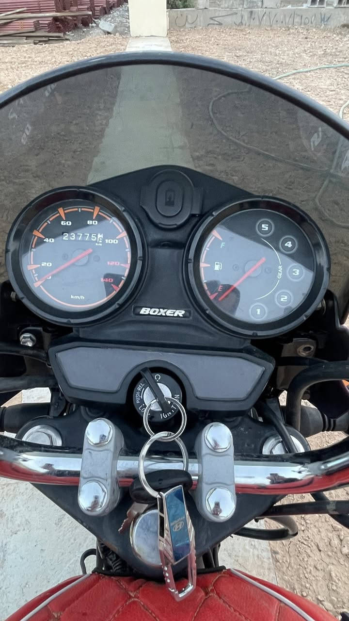 سلام عليكم بوكسر البيع مديل 23بشهر 10اوراق صولية بيهة خيط بخار كلش خفيف مكينة خرسة ماتنسمع عنواني بغداد الراشدية السعر مليون 400وبيهة مجال ***********
