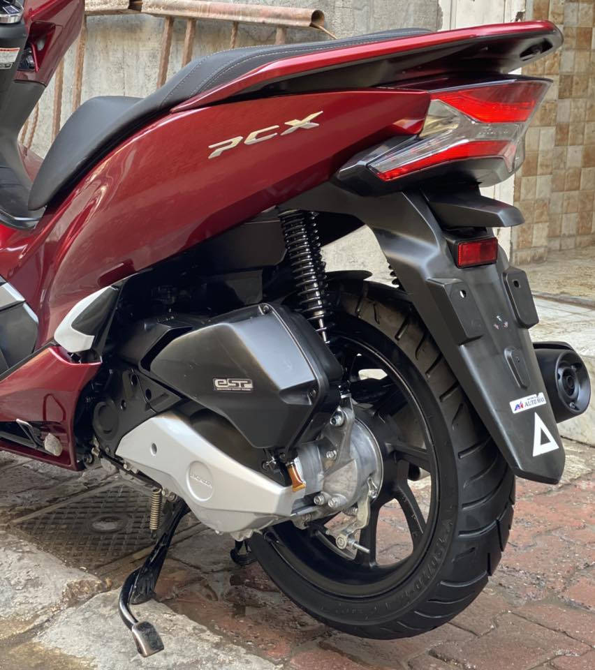 السلام عليكم شباب
للبيع دراجة pcx 2020 بصمة جيل ثالث 
طك كارتونة مال معرض وكالة وشرط الفحص 
ياباني اصلي رقم الشاصي JF81 - 1045936

لون مميز ماروني صدفي 
حجم المحرك 125cc 
عداد مسافة 15 الف حقيقي 
اخت زيرو وشرط تدقيق 
بصمة دكمتين عدد البصمات 2 
تايرات خلفي امامي بخط شركة 
حساس زداحم + ستان كهربائي 
كتلوكات الدراجة كاملة 
منفيس + ورقة معرض حصراً 
عده سباين 
الدراجة جديدة جديدة بحالة وكالة 
مكفولة كشر مكينه كلجات 
بالعافية ع ياخذها ويتهنى بيها 

اي ستفسار متواجد خاص او واتساب 
رقمي ***********

مكانها النهظة شارع شيخ عمر 
ساحة السباع قرب باجة الحاتي
