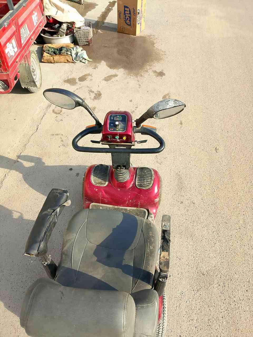 دراجه شحن معاقين اربع عجلات
دراجة شحن ذوي الاحتياجات الخاصة باربع عجلات ومواصفات جيدة
1.اربع عجلات
2 .كفرات نظيفه 
3.شاحن سريع اصلي
4.مؤشر للشحن 
5.تحديد سرعه
6بطاريات كبيره تمشيك مسافات طويله
خاليه من النقص وصالحه لاي انواع الاعاقه 
السعر 350 وبيها مجال للشراي 
الشراي يتصل***********
