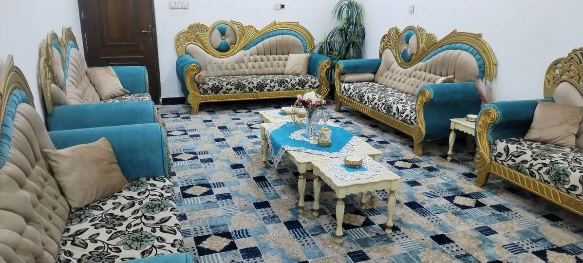 السلام عليكم.. تخم ونص قنفات شغل بغداد 15 مقعد نظيفات اخو الجديد السعر 750 الف بدون طبلات العنوان البصره شط العرب الكباسي للإستفسار ***********
