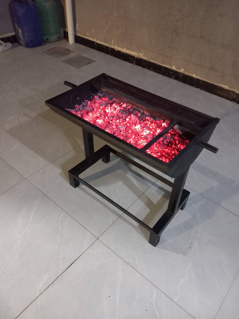 *🔥 *منقلة شواء مميزة!* 🔥*
- حديد قوي، سهلة التنظيف، وعمليه جداً
- *الموقع:* #الزهيرات #مقابل #مركز #الشرطة.
- *احجز الآن:* 📞 ***********.
#الجميع
