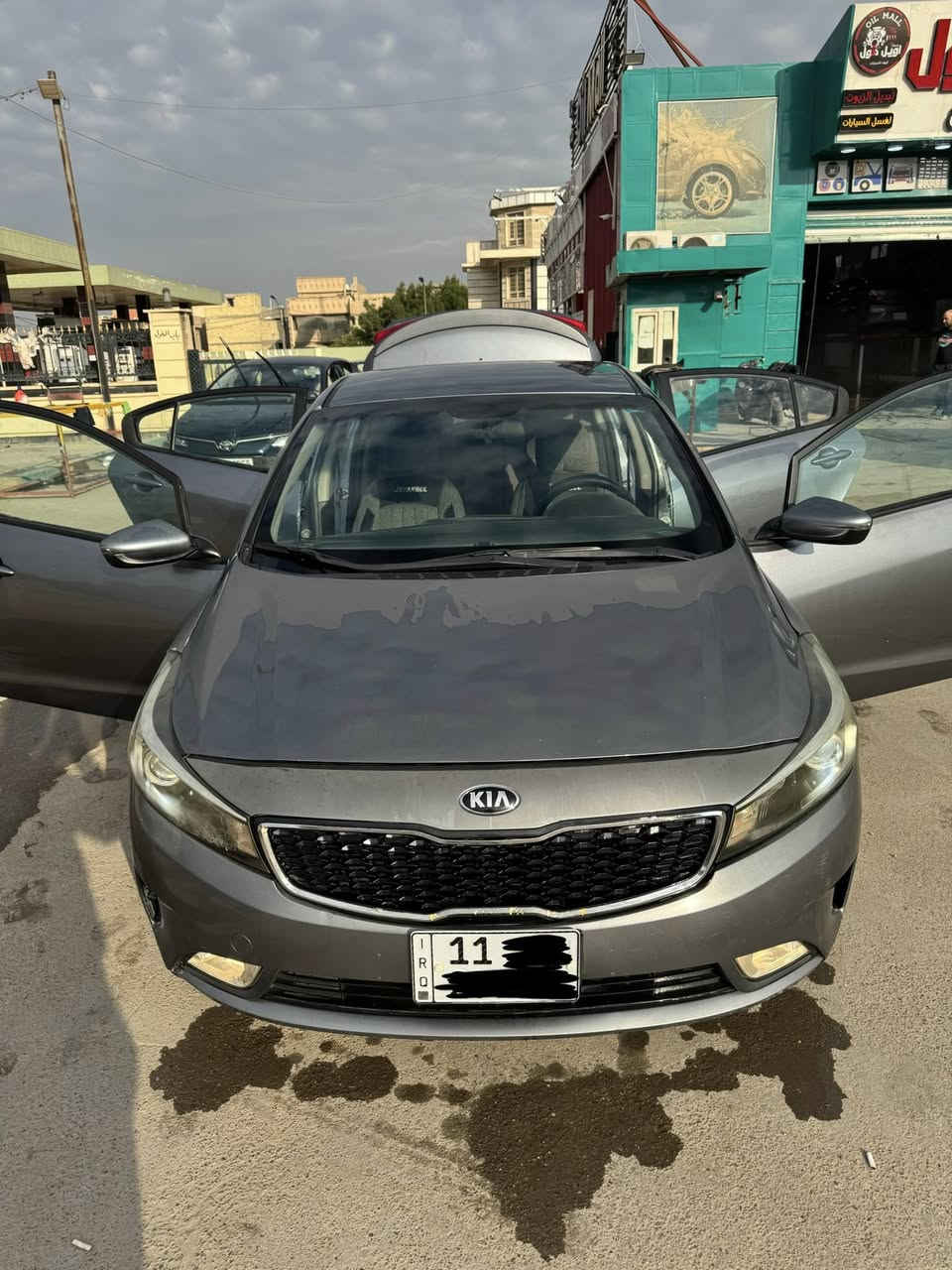 السلام عليكم 
كيا فورتي 2018 امريكي
للبيع 
ماشية 127الف
(كير محرك مكفول)
صدر و حدادية حلوة و ناعمة السيارة 
السيارة نضيفة 

المواصفات 
شاشة 
كامرة 
تحكمات ستيرن جهتين
لايت زنون 
داخل مخمل 
3 وضعيات قيادة 
تبريد ثلج 
مانع انزلاق 

السونر موضح بل منشور و بيهة كم ملاحضة موضحة بل صور 

السعر 105 بيهة مجال جدا بسيط

العنوان بغداد الغزالية

للاستفسار ***********
