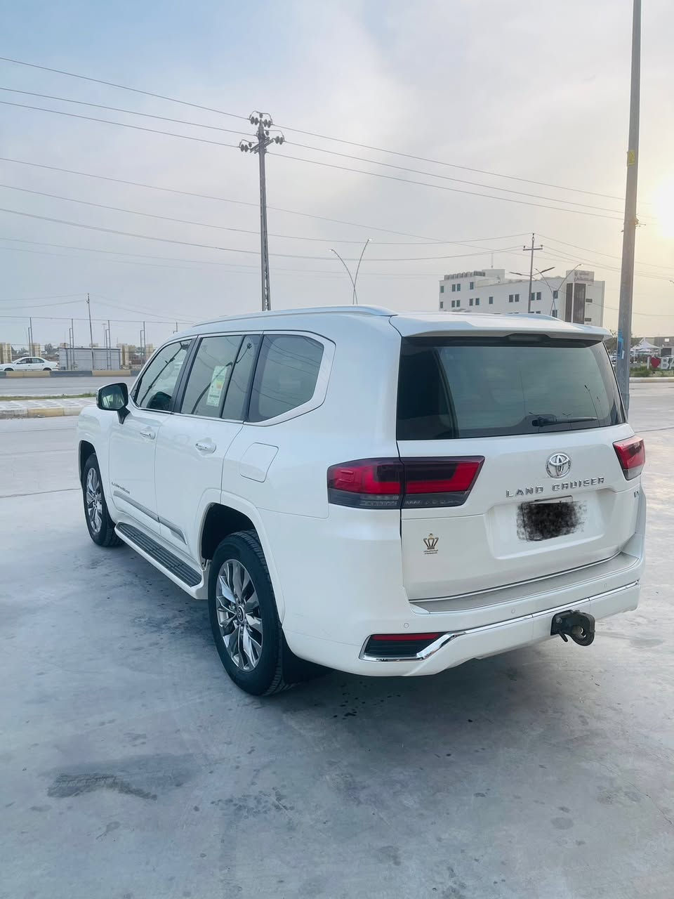 تويوتا لاندكروز 2023 vx بريم اصلي
فول ١/١ ماشية 16 الف فقط رقم بغداد 
مكفوله كفاله عامه من شخط ورصعه

سعر 685

المواصفات:
- محرك ٤٠٠٠ تنفس طبيعي
- بصمة ٤ ابواب وتشغيل عن بعد
- سلايد روف
- توقف تلقائي ورادارات امامي خلفي
- حساسات امامية وخلفية وكاميرا ٣٦٠
- نقط عمياء، ولايت كهرباء ذكي ٣ عدسات
- لد امامي 
- صندوق كهرباء
- تدفئة وتبريد بالكشنات والكشنات جلد
- شاشة كبيرة وسماعات محيطية jbl

مكان السيارة الكوت مركز المدينه / 
رقمي
 ***********
