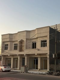 شقق  للايجار الشرطه الخامسه بنايه حديثه الطابق الأرضي ب400والثاني ب350...