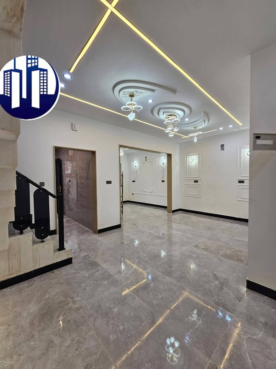 ---- عقارات الموصل الحدباء ----
       🏠💥 للبيع 💥حي السكر💥🏠
🔴️ مساحـة 100متر 

🔴️الواجهة 7.5متر

🔴 الإتجاه قبلة

🔴شارع تبليط بعرض 12متر

🔴طابقين 4غرف 

🔴الطابق الأرضي غرفة نوم هول صحيات مطبخ مناور كراج إستقبال 

🔴الطابق الثاني 3غرف نوم صحيات هول مناور بيتونة 

🔴 تحويل مباشر او قرار التمليك 
          ///////////////////////////////////
 لمعرفة التفاصيل والسعر يرجى زيارة المكتب او الاتصال على 
 الرقم       ***********

🔴 نستقبل جميع طلباتكم وعروضاتكم....
