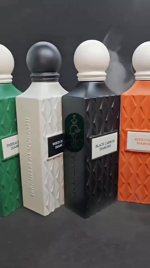 هذا العطر يخلي الكل يسألك 😳🔥
توفر في عطور تاج 👑الفخامه 
عطر دايموند ابراهيم القرشي رجالي نسائي فخم ثبات عالي وريحه تجنن😊🥹حجم العلبه 150 مل  
للاحجز مراسله الصفحه او واتس اب *********** او *********** 
يوجد توصيل داخل الموصل والمحافظات
