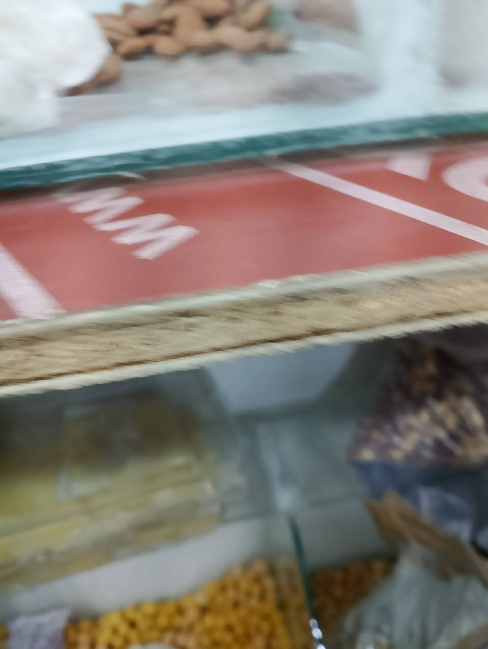 السلام عليكم ورحمة الله وبركاته رفوف محل قوية و جديدة و درجة اولى استعمال قليل للطلب الاتصال على الرقم التالي ***********
#رف #رفوف
