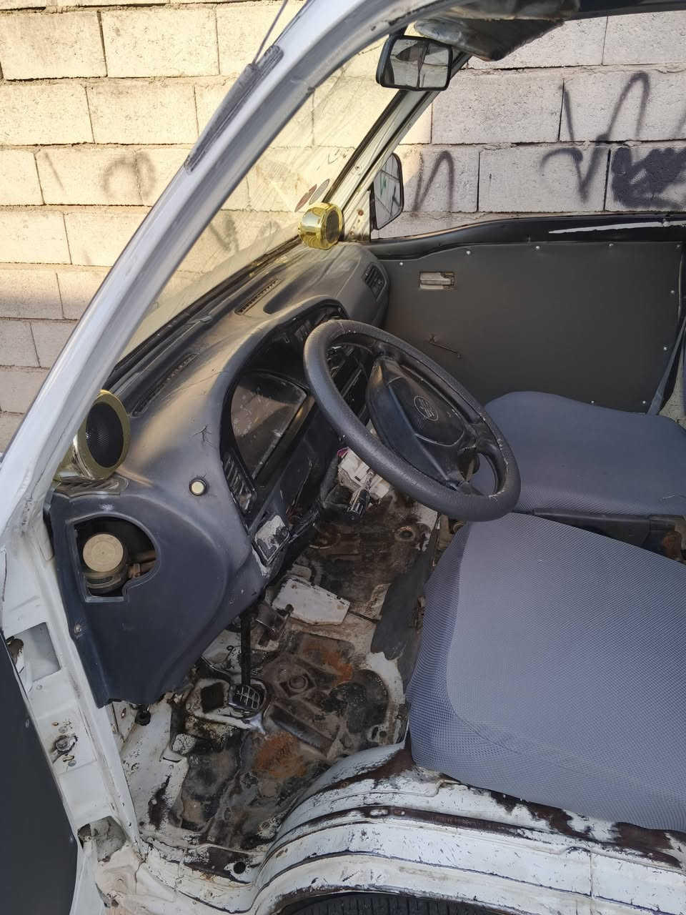 سياره فاو للبيع صبغ عام السياره ما بيها اي حادث مجرد جماليه  كيرجديد محرك نظيف تايرات جدد صدرها جديد   كهربائيات شغاله للبيع سعر 16وبيها مجال حك الجيه كركوك حي الواسطي *********** 
‏‪***********‬‏
