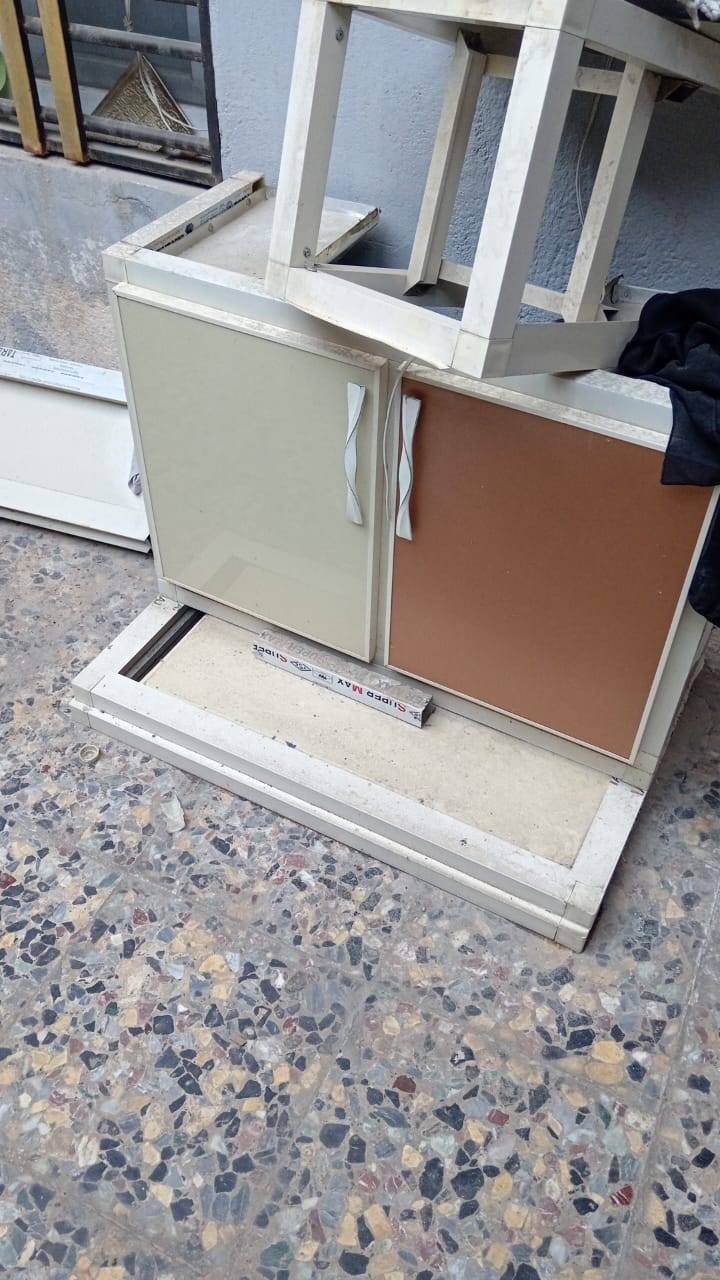 السلام عليكم
كاونتر  المنيوم مستخدم للبيع 

نظيف 3 متر وسنكي عرض2متر ارضي ومعلق
***********
