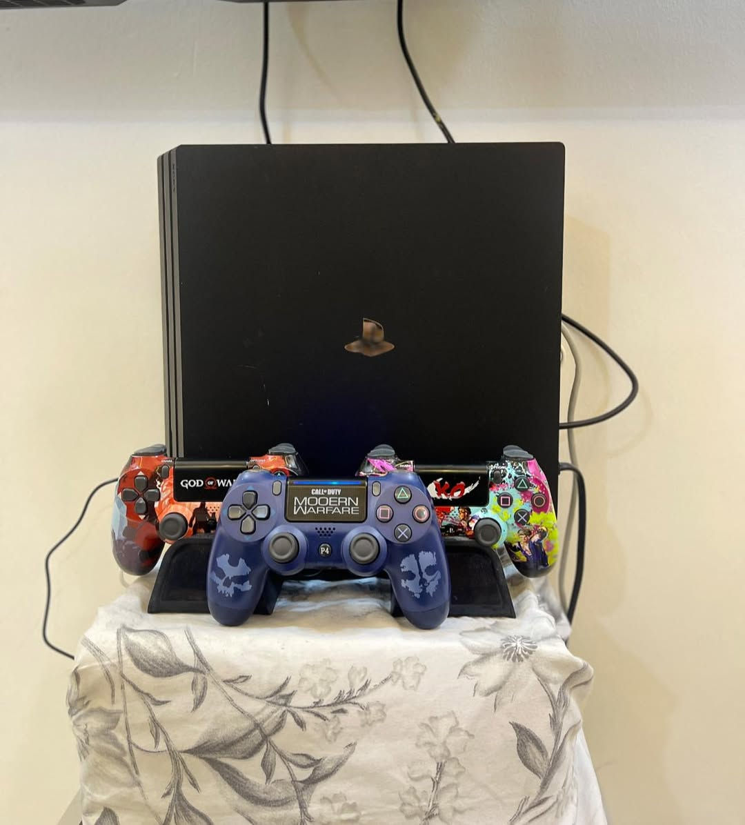 بلي فور برو مهكر نضام 11 للبيع   ذاكره 1 تيره وياه 3 جويستكات +مروحه تبريد وبي 7 العاب  مكاني الكوفه السهله  سعر 350 وبي مجال 
***********بي واتساب
