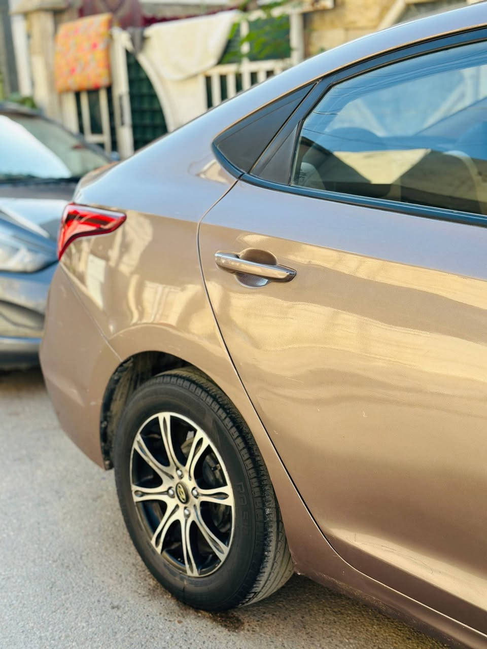 السلام عليكم
اكسنت 2020 خليجي 
سيارة بيها اربع قطع صبغ بدون دواخل بدون ضربة بدون تبديل حجم المحرك 1400 دوش سيارة جاهزة محرك كير تبريد صدر كهربائيات جاهزة ما بيها اي نقص ماشية 150 الف رقم بغداد الماني مشروع وطني سونارها موجود ناشره 
السعر 100 وبيها مجال بسيط 
مكان السيارة بغداد الكرخ
للاستفسار
***********
