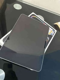 آيباد ١١ برو M4 • ٢٥٦ • بطارية ١٠٠٪ دورات ٤٩