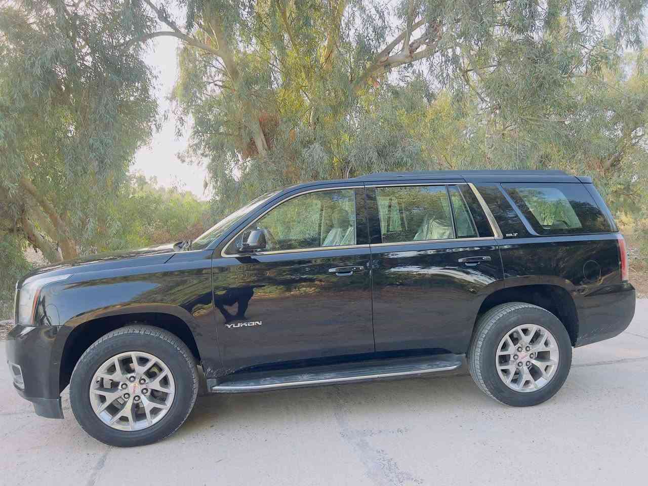 جمس يوكن 2017 فول مواصفات SLT
الموديل: 2017
خليج كفالة عامة 

الفئة: SLT فل كامل

المسافة المقطوعة :143000

الدفع: رباعي 4×4

المحرك: V8 سعة 5.3 لتر

القوة: 355 حصان تقريباً

القير: أوتوماتيك 6 سرعات

عدد السلندرات: 8

عدد المقاعد: 8 ركاب

رنكات سبائك قياس كبير

المواصفات الداخلية:

مقاعد جلد أصلية

تحكم كهربائي بالمقاعد

تدفئة وتبريد للمقاعد الأمامية

فتحة سقف

شاشة كبيرة مع نظام ملاحة

بلوتوث + USB

تشغيل بصمة بدون مفتاح

مثبت سرعة + تحكم بالدركسون

تبريد ممتاز جداً

مواصفات الأمان:

كامرة خلفية

حساسات أمامية وخلفية

نظام النقطة العمياء

تنبيه خروج عن المسار

ايربكات متعددة

نظام ABS + ثبات إلكتروني

سيارة قوية بالسحب، مريحة جداً بالسفر، مناسبة للعائلة والبر والاستخدام اليومي، استعمال نظيف وتشتري وتمشي إن شاء الله.

العنوان: بابل / كربلاء

السعر المطلوب 360$

رقم الهاتف: ***********
