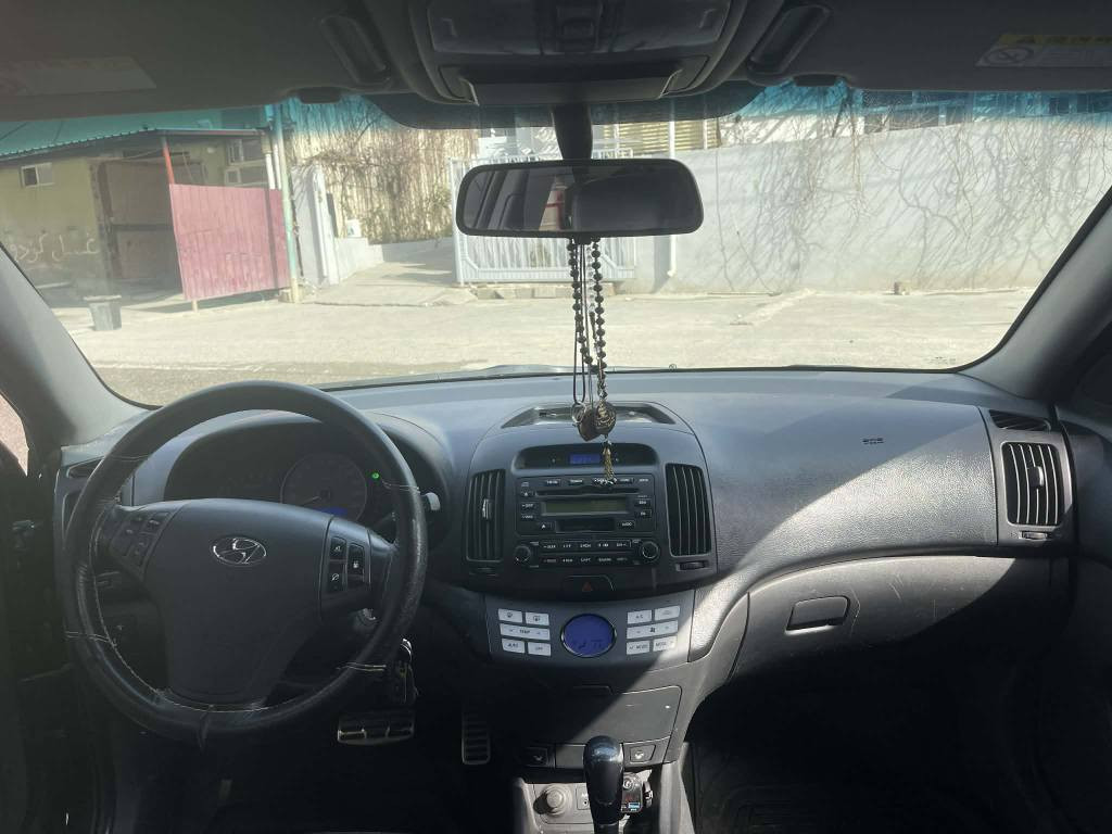 2008هۆندا ئاڤانتی 
قەپات قەپات
سلایت
ئاوێنە ئیشارەت
کوشن جڵد و هیتەر 
تەبریت سارد و گەرم مەزبووت
گێڕ و مەکینە بەشەرت
تەقەو ڕەقە بەشەرت
کامل مەسرەف 
کارەبای هەمووی بەشەرت
کەڤەر گۆڕاو نیە 
پشت و پێش کەپس 
دەحم و لێدراوی نیە
***********
چوارقوڕنە ڕانیە رانية, السليمانية
