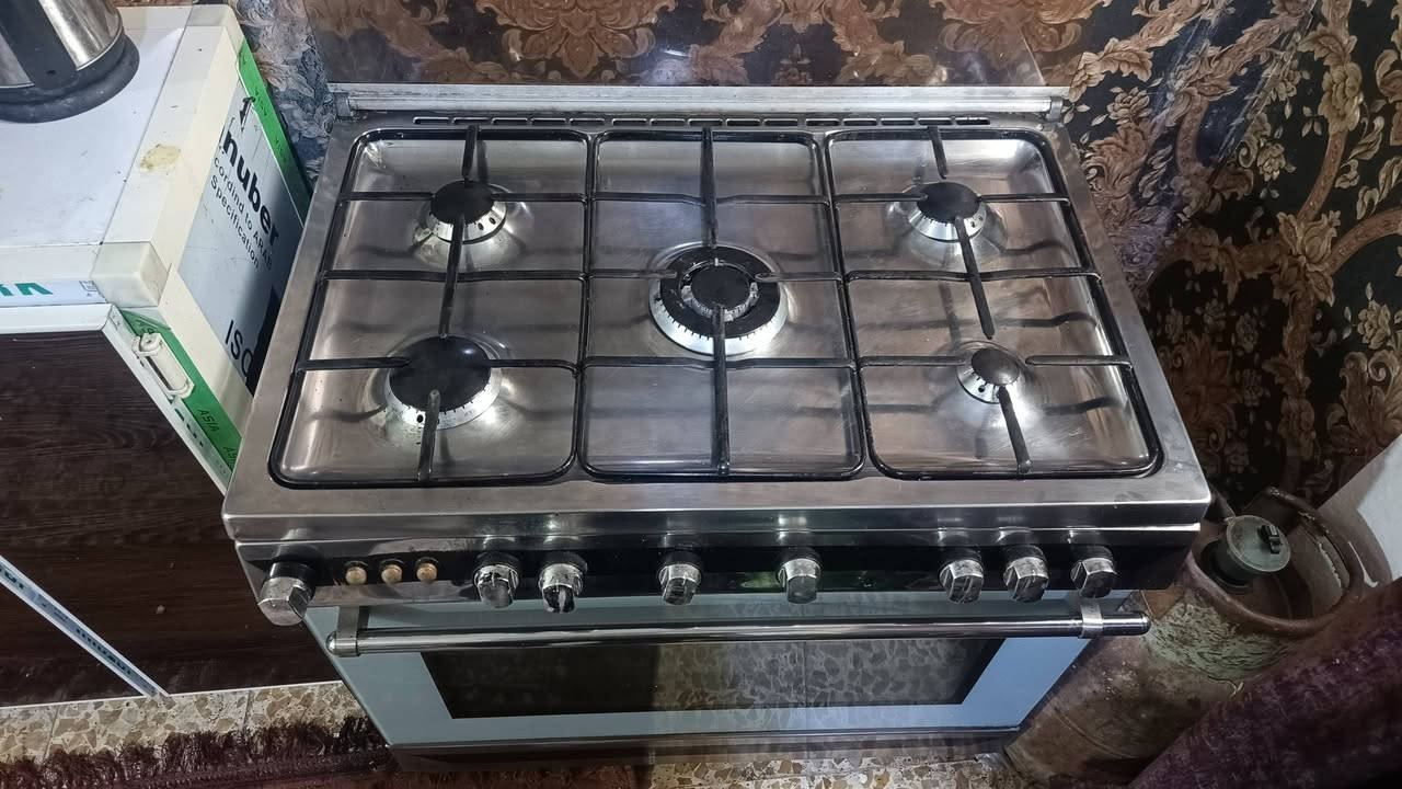 سلام عليكم طباخ كبير مستعمل للبيع خمس مشاعل شغال ونضيف جدا لاتصال على الرقم ***********
