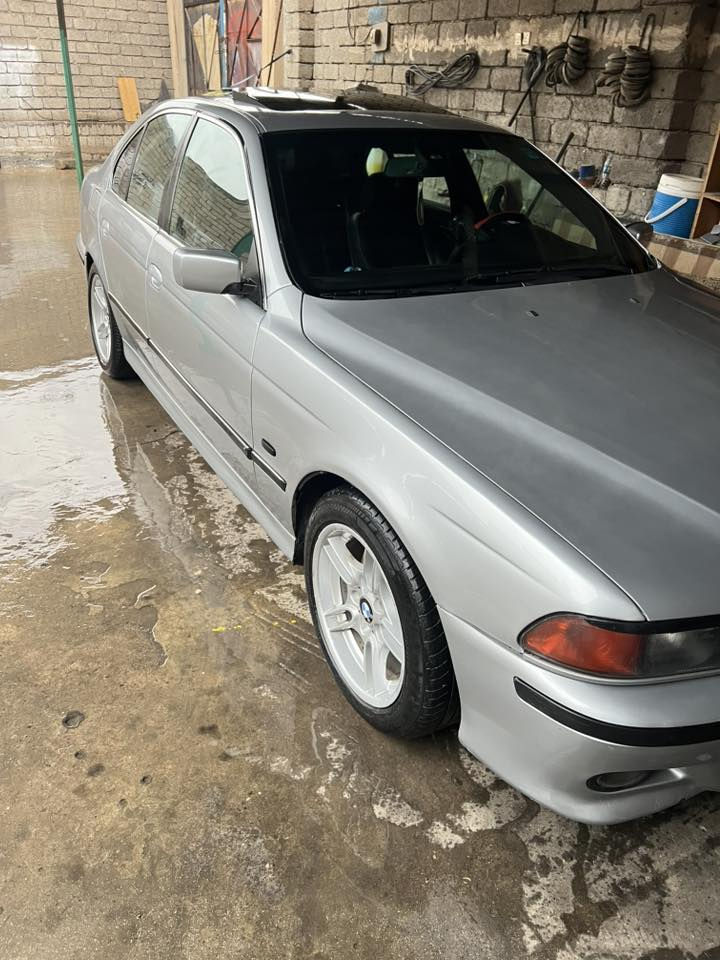 صقر 528 اصل 
موديل 97 محرك وكير شرط  
كير توماتيك وعادي
صبغ جماليه   
فتح في صقف
تبريد❄️ 
كشنات هيتر 💥
ويل ام  
كشنات جلد رياظي 
جمات كهرب 
شرط تحول سنويه 2027
0751 54 234 62.                ***********
