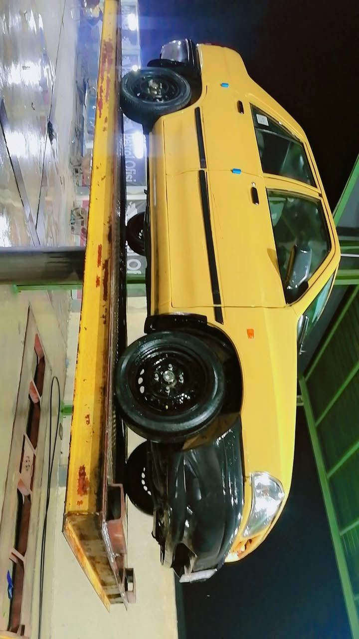 سلام عليكم سايبا موديل 2015 تحويل  اشوكت ماتريد   مصفره هيئه وغرامات 200 الف كير محرك حدايه كفاله مكينه لاتنقيص ولاتبخير كير زبد حداديه حلوه شواصي معمرات كهربايات كلها شغاله علا اخر حبايه تخم تاير جديد جواها جديد غرفتتها حلوه مدوشمة جديدة مسجل جديد حدادية 100  100 سلف جديد  السياره مال جناي كبل الشارع مال شغل  ...سعرها 27 وبيها مجال ... ميسان العمارة حي النداء  رقم الهاتف  *********** مامتواجد علئ الفيس خابر واتساب وبخدمتك
