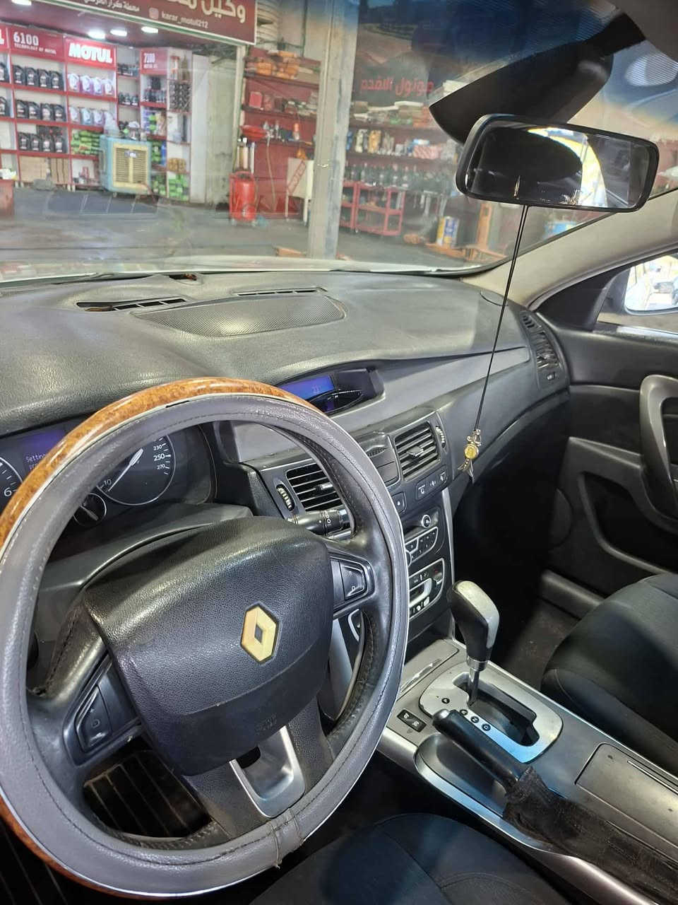 رينو سافران 12 موديل
فتحة بانوراما 
4 سلندر 
السيارة نظيفة جدا
باتري جديد 
رقمها قادسيه و بأسمي 
مكان نجف
السعر 65 قفل
الاتصال على الرقم  ***********

