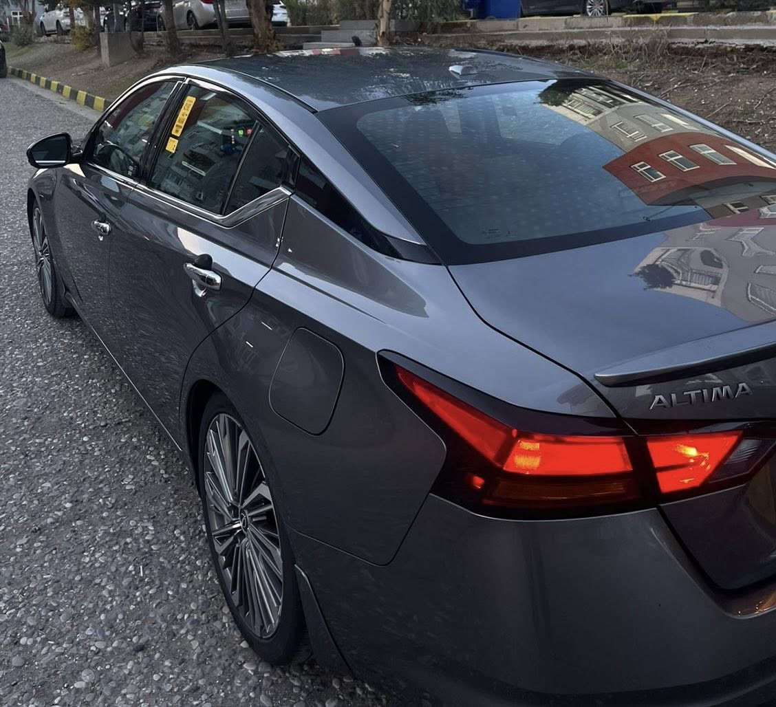 نيسان التيما بلاتينيوم platinum اعلى مواصفات
موديل : 2024
السعر :205 وبي مجال 
ضرر فقط جاملغ
حجم المحرك : 2.5L ( 4,سلندر )
المواصفات : بلاتينيوم platinum
‏‎بصمة ابواب
‏‎بصمة تشغيل
تشغيل عن بعد : Remote Start
‏‎شاشة كبيرة
كاميرا 360 محيطية
هاند بريك بصمة
اوتو ستارت : Auto Stard
سلايت
رادار امامي (تحديد مسار)
‏‎رادار جانبي (نقاط عمياء)
‏‎رادار خلفي (التحذير من الاصطدام)
فرملة طوارئ أوتوماتيك – Automatic Emergency Braking
 ‏‎
‏‎حساسات خلفي
نظام : Eco
نظام : Normal
نظام : Sport
تحكم ستيرن
كشنات كهربائي
كشنات جلد
تدفئة كشنات
تبريد لمس
لايتات ليد وعدسة زينون
بكلايتات LED
ويل 19 كروم مختوم 
نظام خرائط GPS
نظام بوصله
شاحن لاسلكي (واير لس)

Apple CarPlay & Android Auto

Heated Steering Whee— ستيرن تدفأة
مقاعد أمامية مدفأة – Heated Front Seats
مقعد السائق  والنفر كهرباء – Power Driver 
Seat
نظام صوت Bose (9 سماعات) – Bose Audio (9 Speakers)

وبعد هواية مواصفات …

كفالة شواصي ولغود
‏‎تفاصيل اكثر الاتصال

***********
