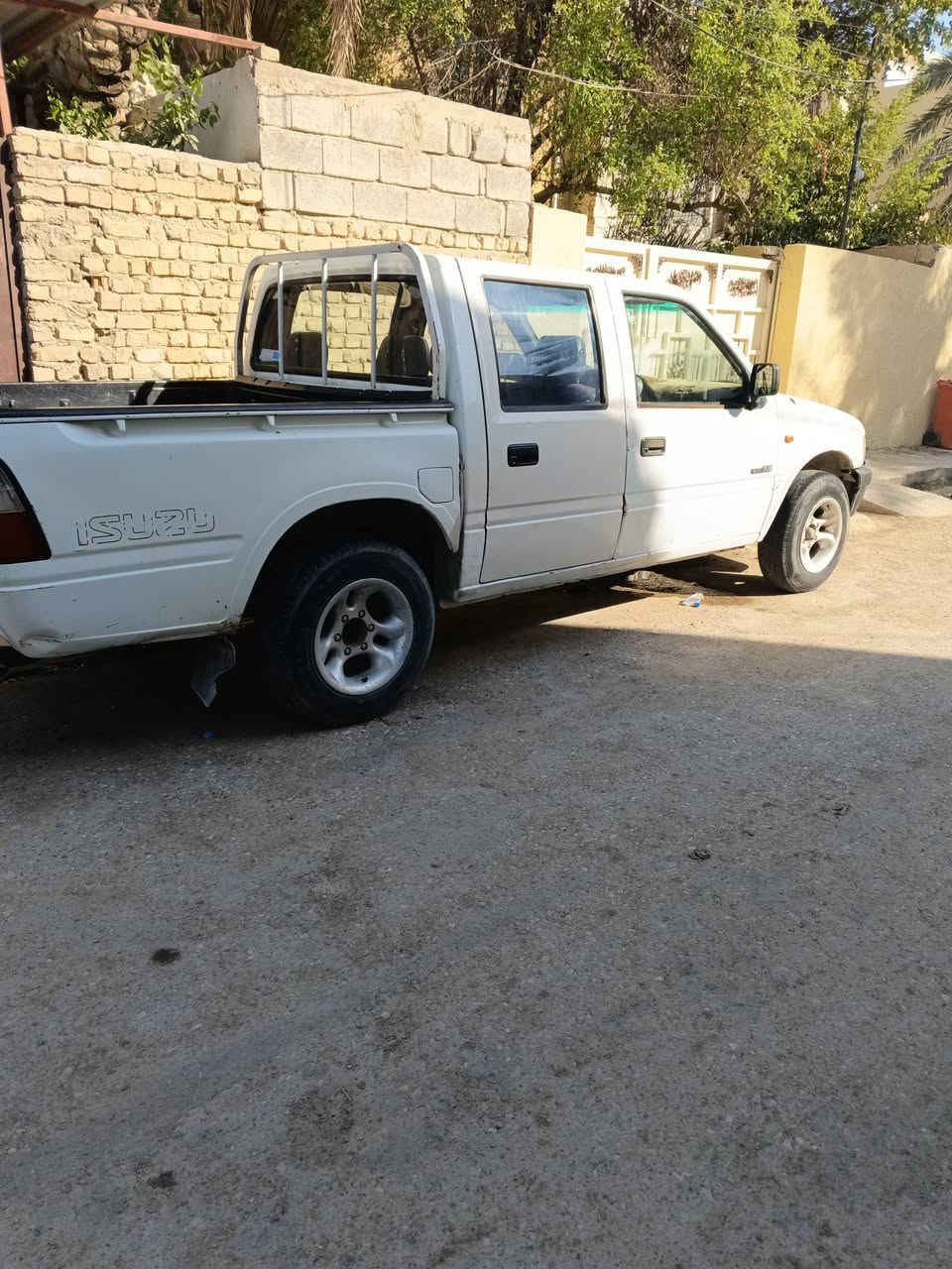 السلام عليكم سياره ازوزه موديل 93 تبريد شغال محرك خير من الله لاصرف ولاتبخير سيارة بسمنه شرط تحويل ثاني يوم سنويه (30) السعر55وبيها مجال للاستفسار ولاتصال ***********
