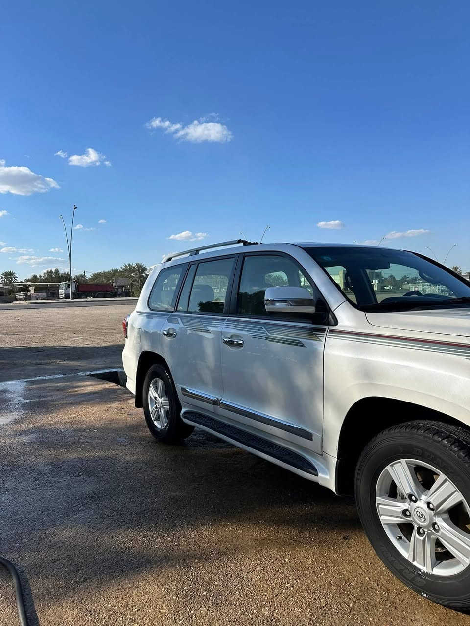 السلام عليكم
لاندكروز ٢٠١٣ Gxr فووول جديدة جدا 
ماشية ١٨٥كم رقم بغداد سنوية بأسمي هزة جديدة سنوية جديدة رقم إنكليزي 
بيهة قطعة وحدة صبغ جاملغ خلفي
مكينة وكير وصدر وتخم تاير كلة بشرط
فتحة
٨ ايرباك
كشنات جلد 
كشن كهرباء 
زراك لايت
شاشة تاب
مرايات شفط
حساسات أمامي وخلفي 
كامرة 
السعر ٣٤٠
للاستفسار ***********
مكان السيارة الرمادي
