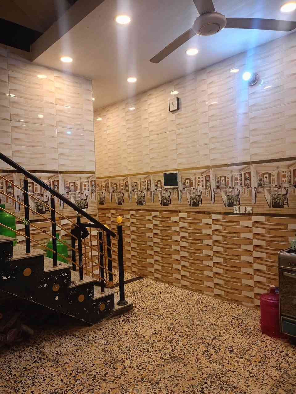 دار للبيع المساحه 100 سند اصفر متر بناء طابوك الارضيه رافت طابق واحد خدمات كامله ماء مجاري كهرباء تبليط موقع ممتاز حي البساتين المدخل الثاني من جهه القناه البيت صاير على شارع عرض الشارع 20)0/تفاصيل اكثر اتصل او خاص 
***********
