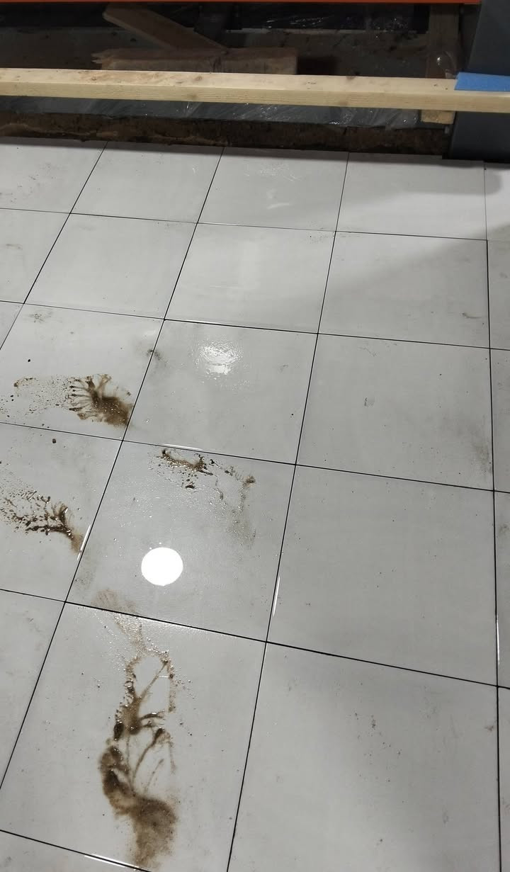 الكادر مصري مستمر وياكم بصنع الفخامة في البورسلين و المرمر والكاشي ارضيه وجدرن موجود بغداد وتسب واتصل بالخدمه  ***********
