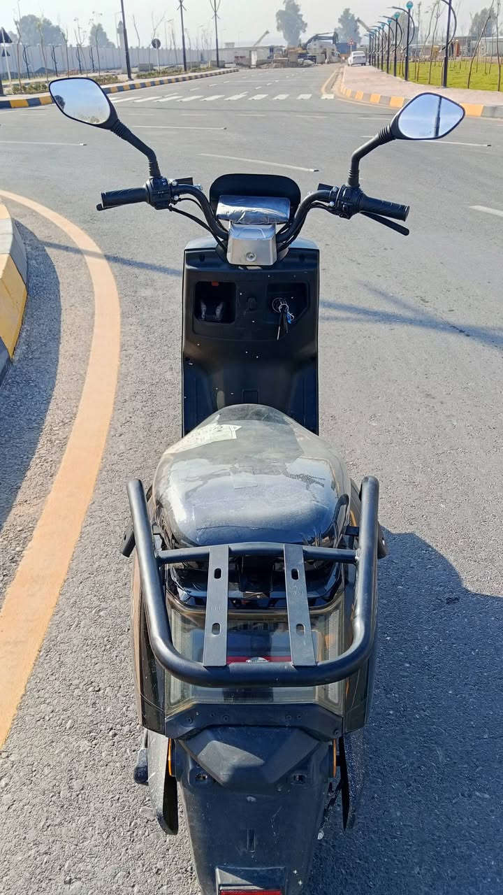 دراجة شحن النوعية الوحش في الموصل  الجانب الأيسر 
***********
