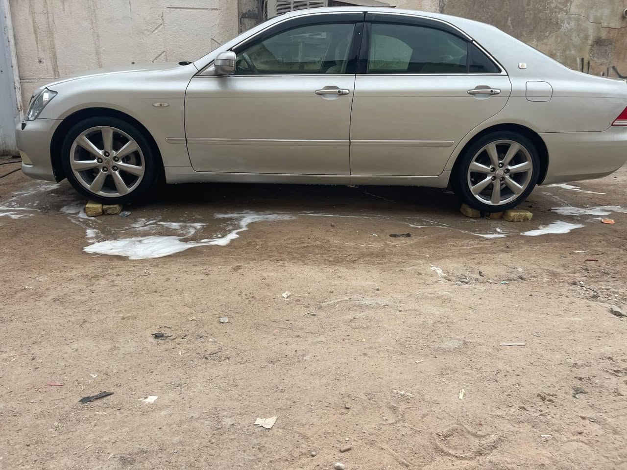 السلا م عليكم شباب كواكم الله
كراون  شاهينه  2004 رقم بصره باسمي تسجيل جديد مزاد سياره كفاله عامه بيه قليل مكانات صبغ سياره جاهزه وين ما يعجبك ست بصمات وتبريد جاهز لايت زنون عالي وناصي مكاني بصره ابو
 الخصيب حمدان السعر130 وبيه مجال 
للعلم السياره ماشيه 100ألف 
بس الشراي يتصل 
***********
