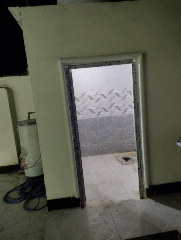 بيت بلوك عقاده مساحه 200 في دور سيد حمزه الاسكان الصناعي النزله الخامسه يحتوي على غرفتين وصاله وديوانيه ومطبخ وصحيات وحديقه وطارمه 
السعر ٦٦ وبي مجال 

الشراي فقط يتصل ***********
