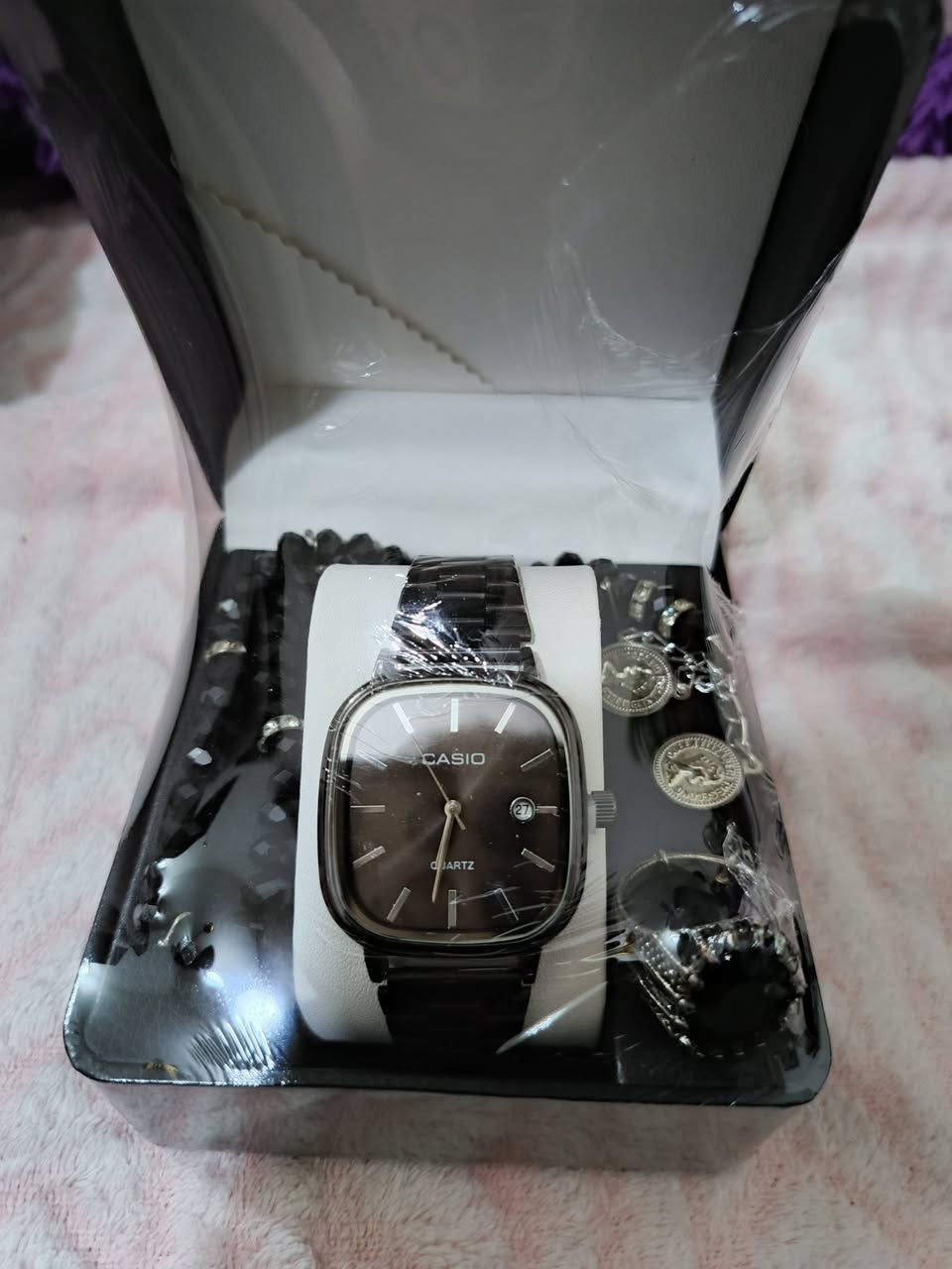 🌹✨ عرض خاص بمناسبة عيد الحب ✨🌹
قدّم هدية أنيقة ومميزة تعبّر عن ذوقك الراقي 💝
⌚ ساعة كاسيو كلاسيكية بلون ذهبي فاخر
💎 مع إكسسوارات أنيقة (خاتم + أساور)
🎁 مرتبة داخل علبة فخمة وجاهزة للإهداء
💰 السعر: 13,000 فقط
هدية مثالية لحبيبك / لحبيبتك في يوم مميز لا يتكرر ❤️
للطلب والاستفسار راسلنا الآن 📩


**إذا كنت صاحب هذا الإعلان وتريد حذفه لأي سبب، رجاءا أرسل رسالة إلى الدعم الفني**