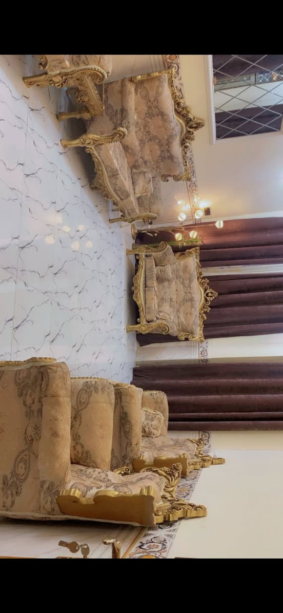 السلام عليكم تخم ملكي عشرمقاعد للبيع السعر٤٠٠ للاستفسار***********الموقع الغزاليه قرب جامع الحديثي
