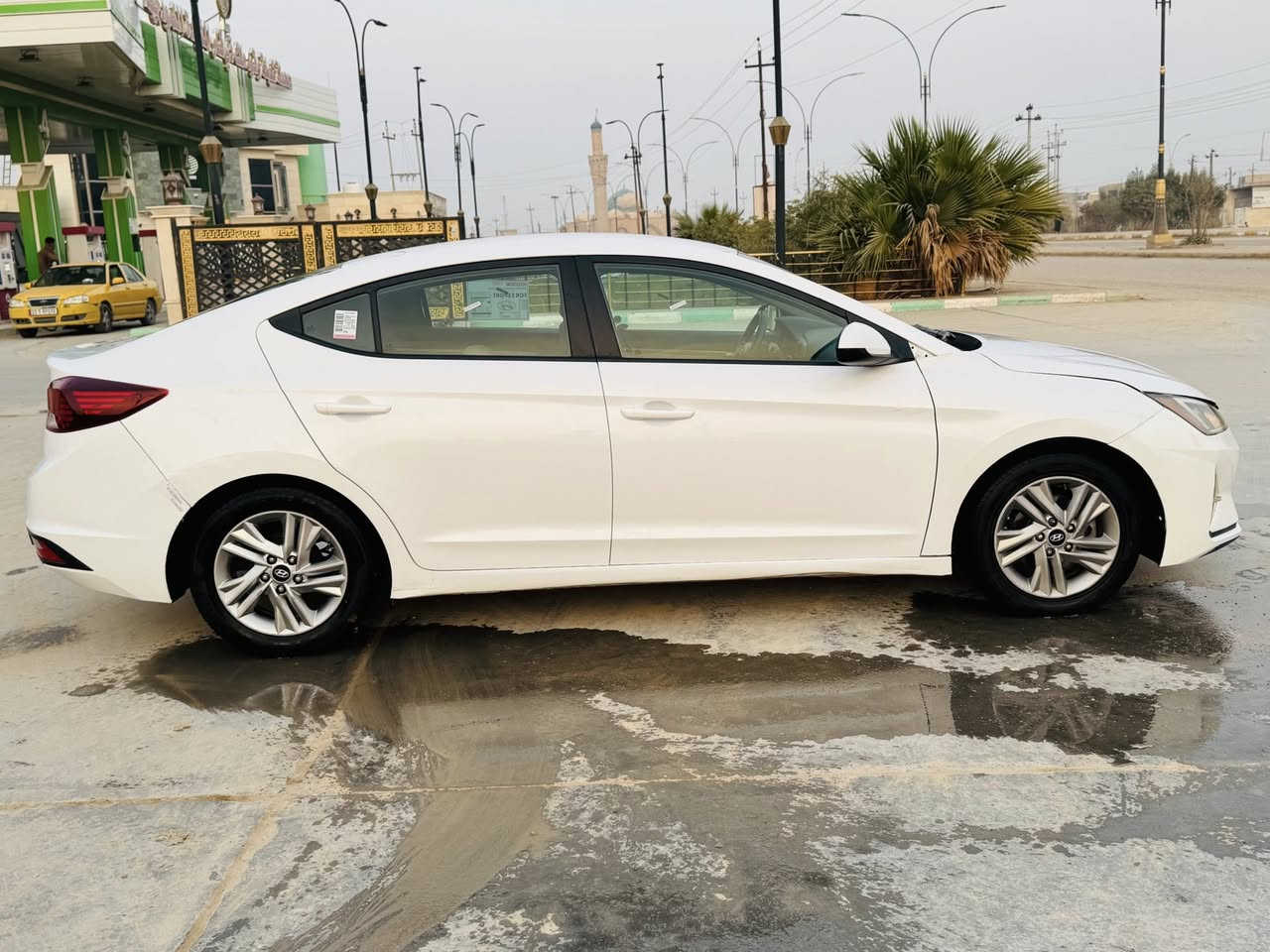 ضرر تبديل بنيد وصبغ الجاملغ الأمامي 
والسونار مرفق وي الصور 
نص فول 
كأمره دواره / تحكم استيرن
دواخل عسلي  
ويل كب / شاشه
محرك 2000 دوش 
بلاجكتوات 
تبريد تدفئه شغاله 
سياره جاهزه محرك كير حداديه تبريد جاهزه الأخير 
السعر 127 وبيه مجال 
المكان الناصريه 
الاستفسار 
***********
