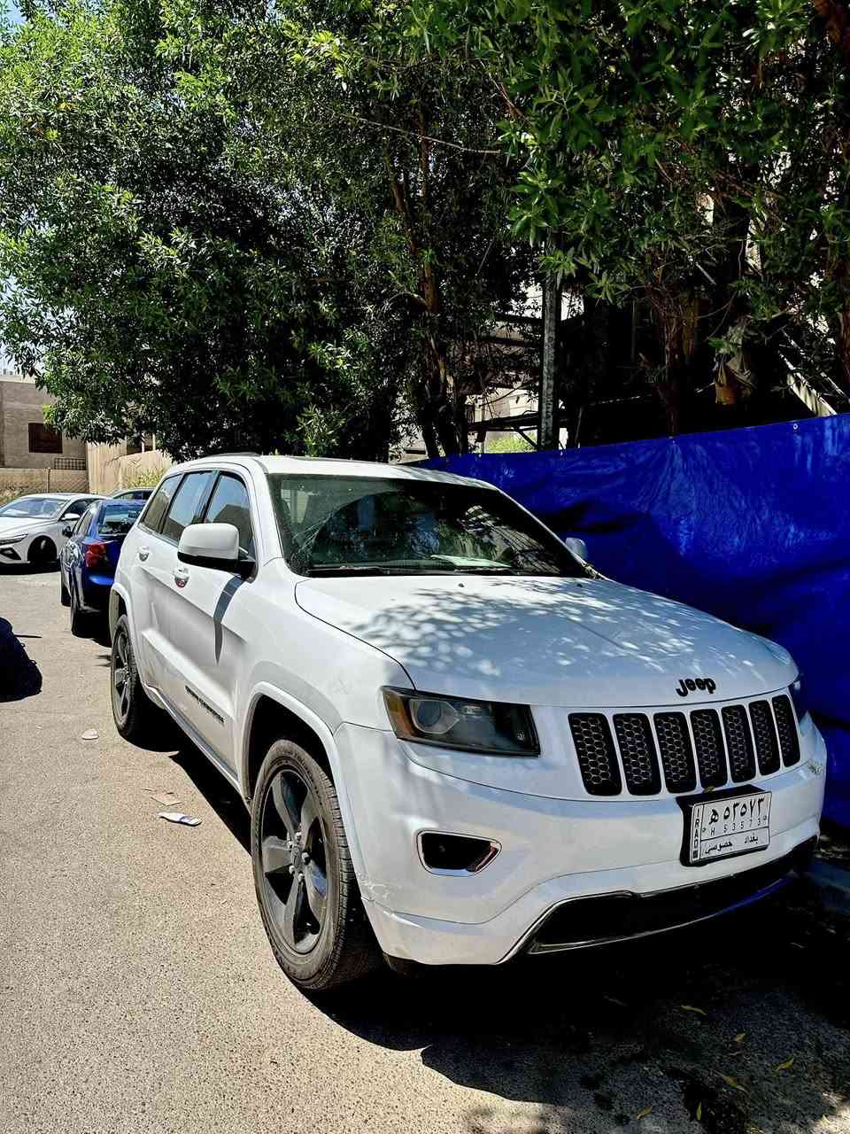 سلام عليكم للبيع جيب لاريدو فول مواصفات 
موديل 2015 وارد امريكي حادث بنيد فقط وهنا بيها طخات بسيطة  السونار مرفق ويه الصور سيارة جاهزة بدون نقص 
مسويلها ادامة قبل يومين تايرات جديدة بلكات نوزلات مجاول دهن سياره مستعجل على بيعتها عارضها ب 165 وبيها مجال الشراي هلا بي مكانها بغداد القادسية خلف مستشفى اليرموك
***********
