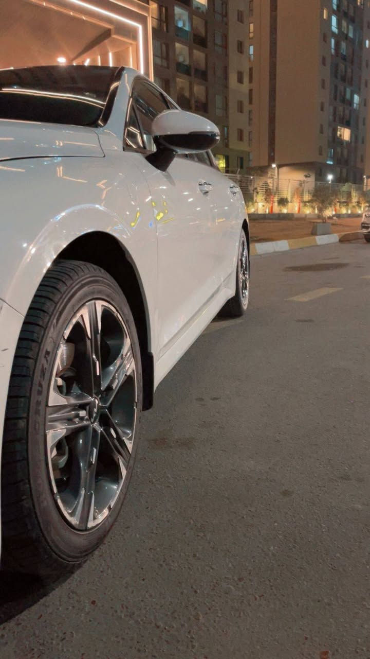 السياره خليجيه ماشيه 67الف السياره فول اباسمي تحويل ثاني يوم والسونار مرفق ويه الصور سعرها 200(شدتين) مكاني الدوره
***********
