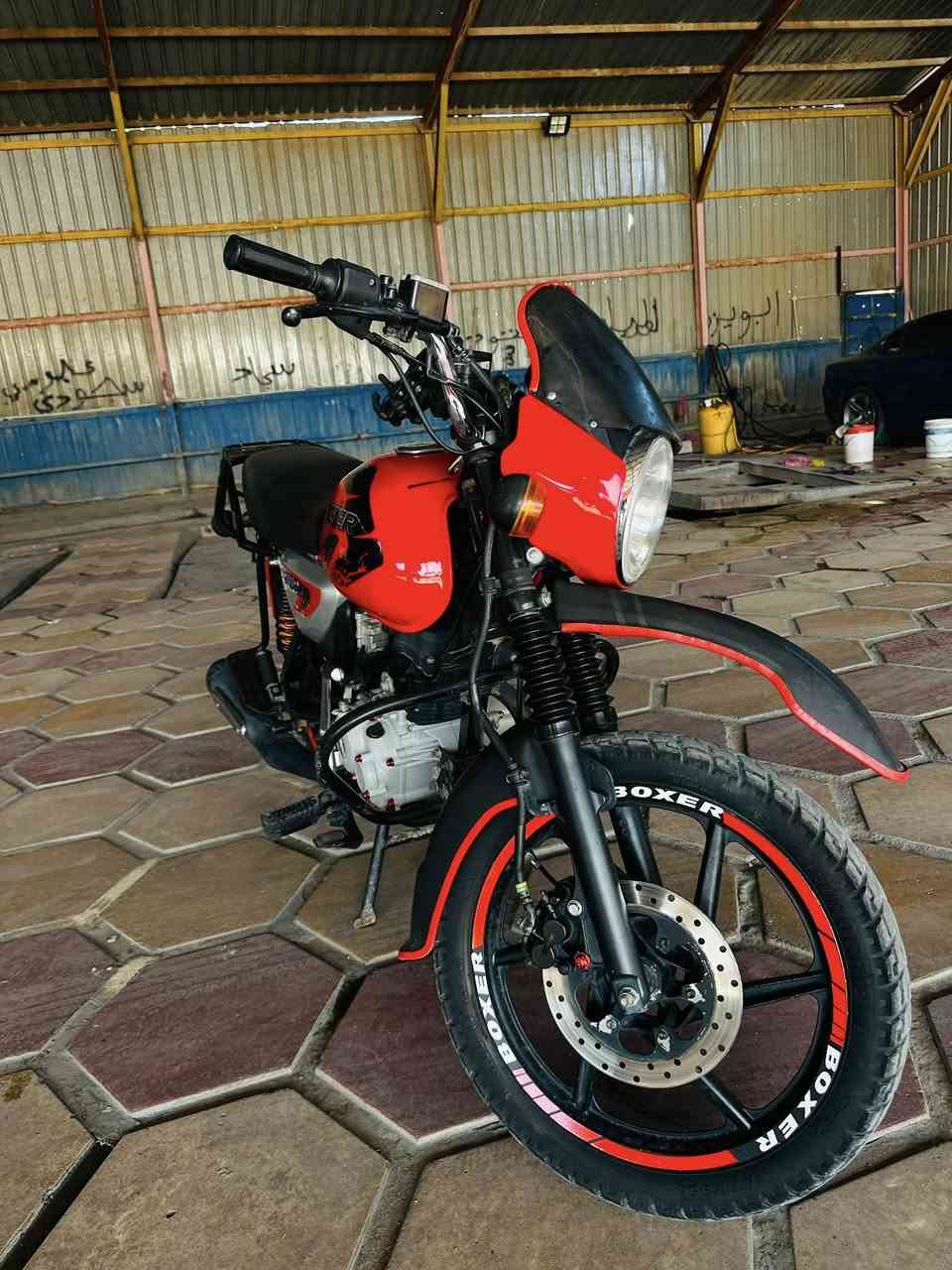 🏍️ للبيع: بجاج بوكسر (Bajaj Boxer X150) .. جديدة مال سفر 🏍️
المواصفات والوضعية:
• الوضعية العامّة: الدراجة بحالة الوكالة (جديدة ناصية)، برغي ما مفتوح بيها، ومحركها ناصع ومكفول (ماراكضة ولا متَعوبة).
• الأوراق: أوراقها أصولية كاملة وجاهزة للتحويل.
• الممشى: ممشى حقيقي قليل جداً وعداد بلادها نظيف.

• الإطارات والويلات بحالة ممتازة  وتوايووة جوبلس

الدراجة مال سفر، اقتصادية جداً بالوقود، ومتانتها معروفة بالخطوط. تشتري وتقعد وراسك بارد.. ما تحتاج غير تشغل وتتوكل.
•مكاني ناصرية مركز
***********
وتساب

