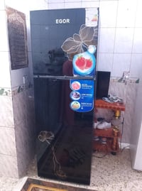 ثلاجه للبيع نضيفه جدا الفوك ثلج والجوه بارد جدا مداخله تصليح حجم وسط ت...
