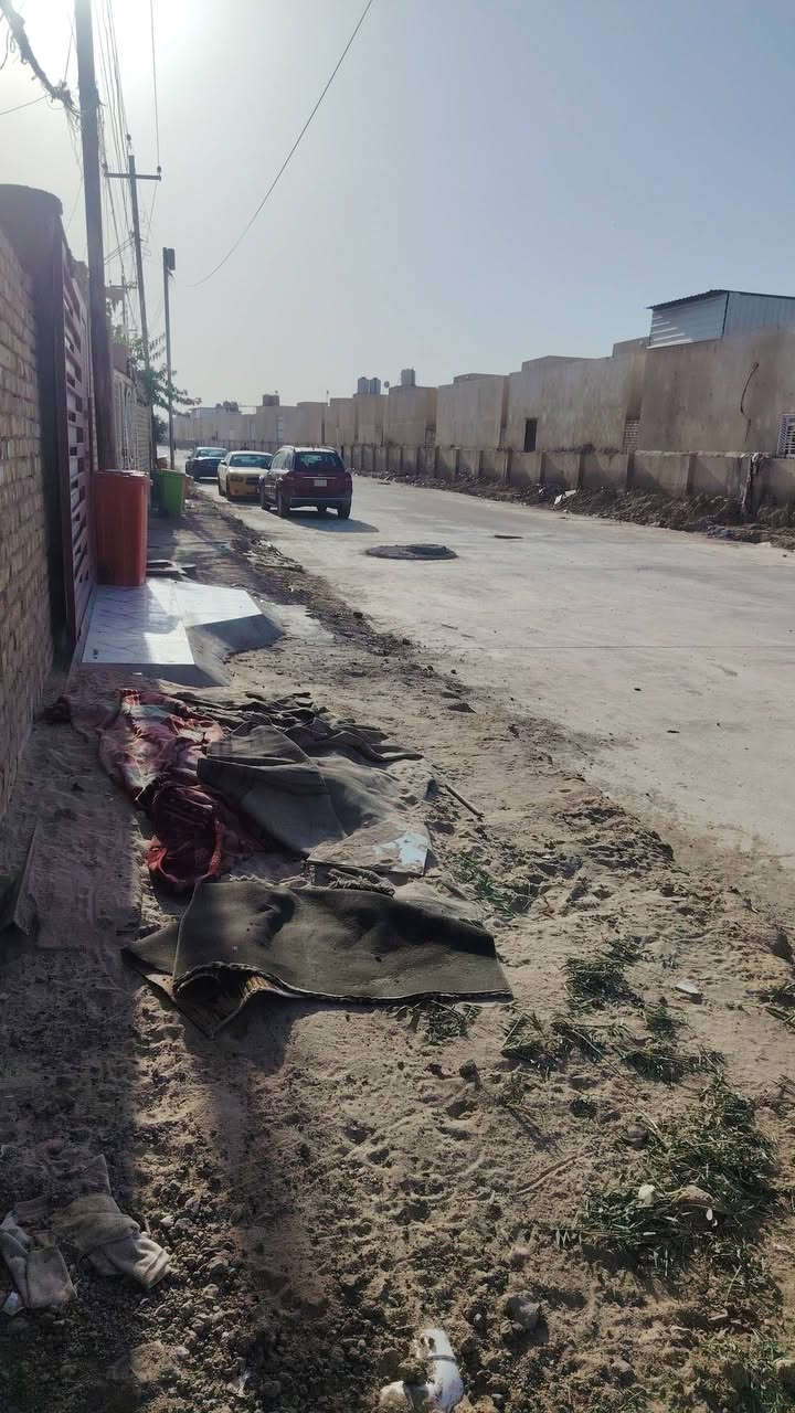 بيت للبيع مساحة 200متر
طابقين مقابل مجمع بيسان يعني ماكو بيت كدامك ع شارع 20متر 
غرفتين وصالة ومطبخ ودوانية
الطابق الثاني (سويتين)
السعر 150قفل
للإستفسار الاتصال (***********

