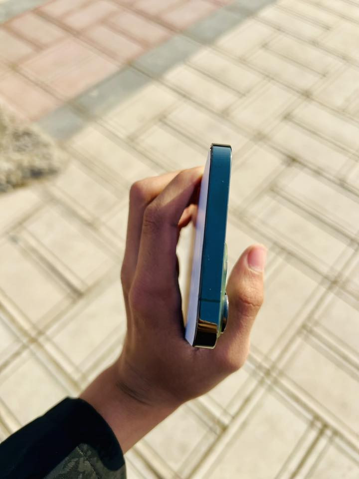 ‏سلام عليكم أيفون 13 برو ‏ماكس اللون المميز الزيتوني الذاكرة 256 بطارية 86 بلادية غير محفزه الجهاز كله بلادي بحالة الوكالة شرط الفحص بأي مكان يعجبك نظافة 100% 100 
‏اخو الجديد معنى الكلمة كاملة ملحقات المكان الناصرية المركز 
￼*********** اتصال فقط ￼
