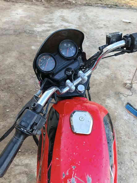 السلام عليكم دراجه بوكسر 21 للبيع  أوراق ستنساخ كامله مكمله كهربائيات أشاير عداد سرعه عالي ناصي  مناقصه شي  مكينه (مجفته ) صافيه جرس تجي وتشوف سعر مليون و150 أو مراوس بوكسر من موديل 19وفوق حسب رغبه تواصل خاص او *********** مكاني العماره قضاء الميمونه
