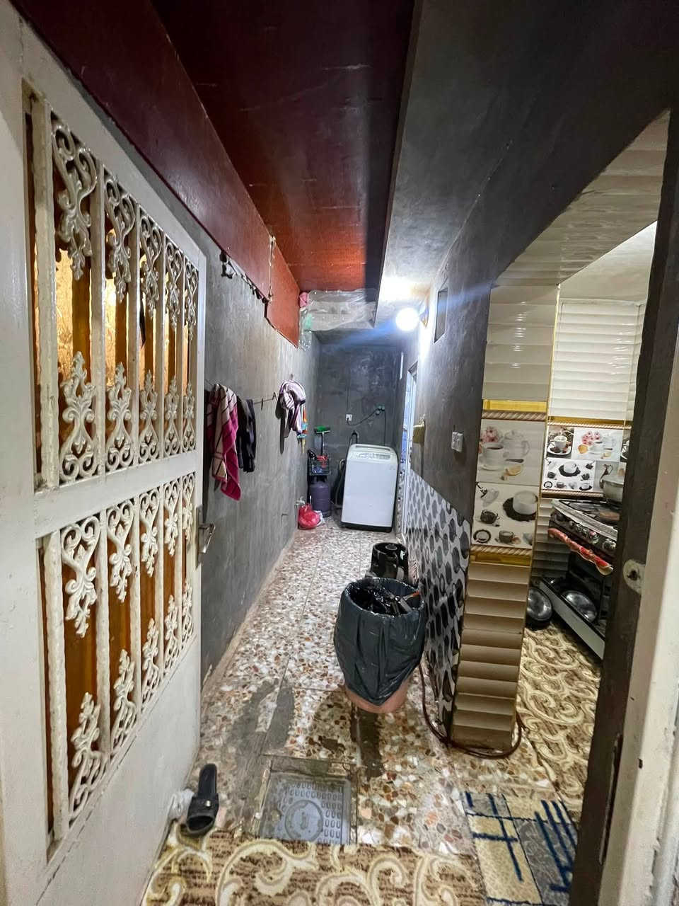 يا الله سلام عليكم بيت في حي النداء شارع جامعة الكفيل يفصل بين الاميرات والنداء  مساحته 200 م البيت يحتوي على طابق ونصف يحتوي على 
3 غرف نوم 
مطبخين حار + بارد 
حمامين  داخلي وخارجي 
صاله 
استقبال 
البيت بناء نضيف 
للاستفسار مراجعة مكتب الوليد 
***********
