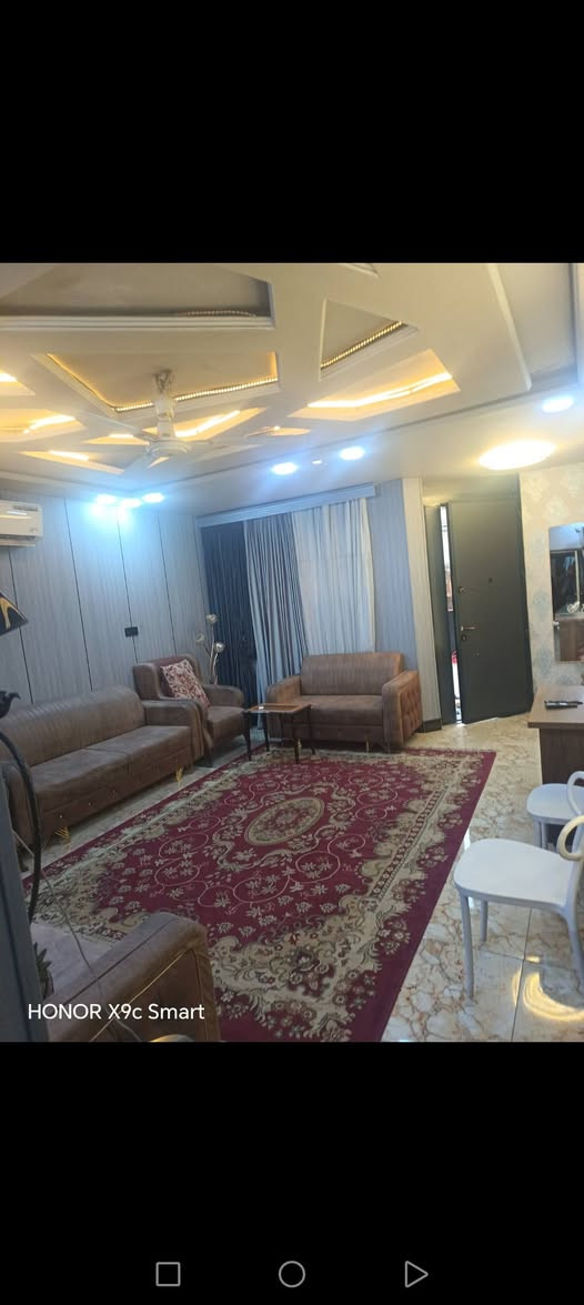 السلام عليكم بيت للبيع مساحة 120متر واجهة 6يحتوي على ثلاث غرفة نوم وصالةومطبخ وخدمات  بيت نظيف موقع ممتاز شهداء بياع قرب شارع العام الاستفسار على هذا الرقم ***********
