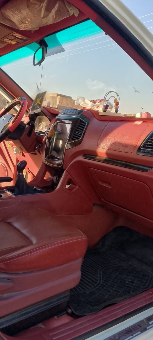 سيارة نوع كاوة 2021
محرك مسيوبوشي 2400 
كامل مواصفات 
اشاير بالمري
شاشة كبيرة 
كراسي كهرباء 
نضام يو بي اس 
سنوية تنتهي 2028
رقم ذي قار الماني بااسمي 
بيها طخه بسيطه جدا مرجعه على البارد بالباب 
والباقي كفالة كفالة سيارة جديدة بمعنى الكلمة 
***********
السعر 150   ذي قار قلعة سكر
