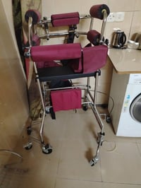 مسند مشي • غير مستخدم • قرب فندق كرستال