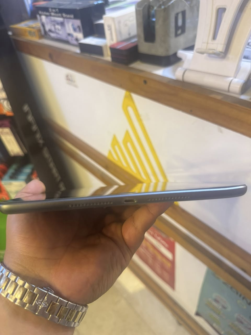 ايباد 9 للبيع مبدل كلازه
نضيف كلش بطاريه 88
شراي ***********
