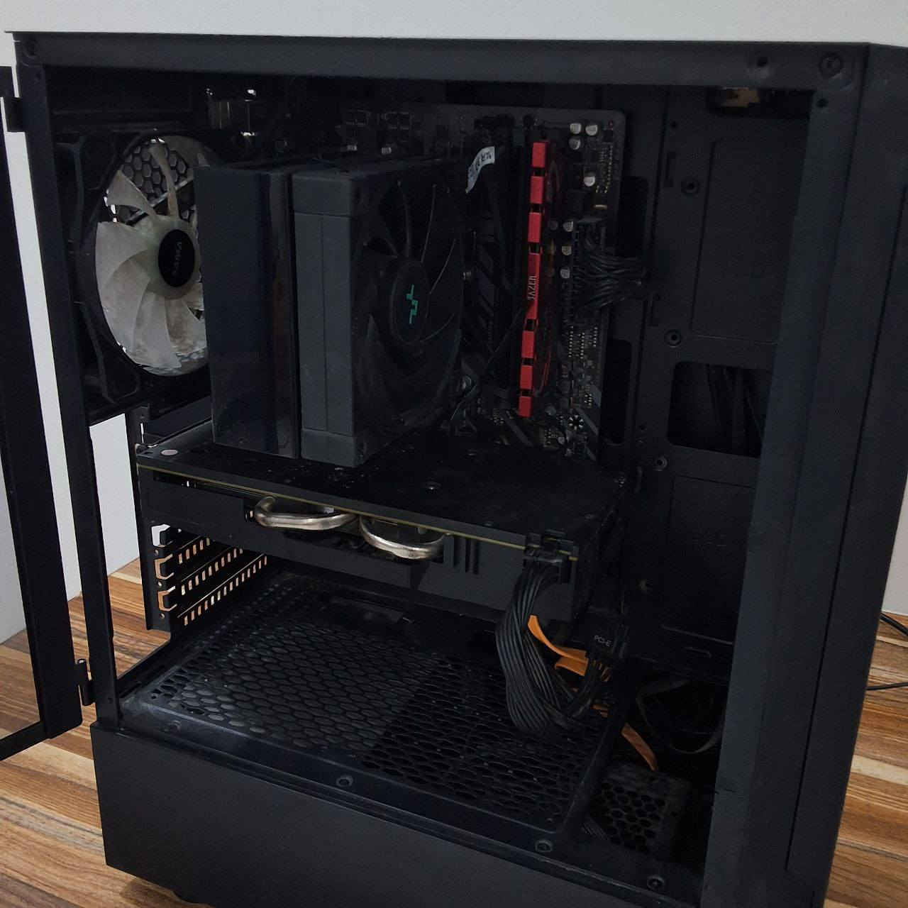 السلام عليكم من رخصة الادمن 
حاسبة كاملة للبيع مستخدمة اقل السنة بس انا محافض علية كلش نظيفة 

كيس + شاشة 
الكيس مواصفاتة بل صور 

الشاشة شاومي ٢٢ بوصة ١٠٨٠ . ٧٥ هيرتز 

يجي وياها جوستك gamisir ابيض 

عنواني ناصرية حي العسكري


**إذا كنت صاحب هذا الإعلان وتريد حذفه لأي سبب، رجاءا أرسل رسالة إلى الدعم الفني**