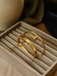 اساور نسائية • سوار كارتير • ذهبي فضي