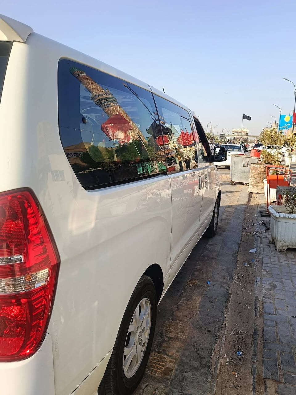 السلام عليكم للمراوس فقط ب 15 و فوك 
استاركس 9 مكفولة كفالة عامة كير جديد استوني شادة 2018 كيره لا تنقيص ولا تبخير امصفرة هية و غرامات مرور.
