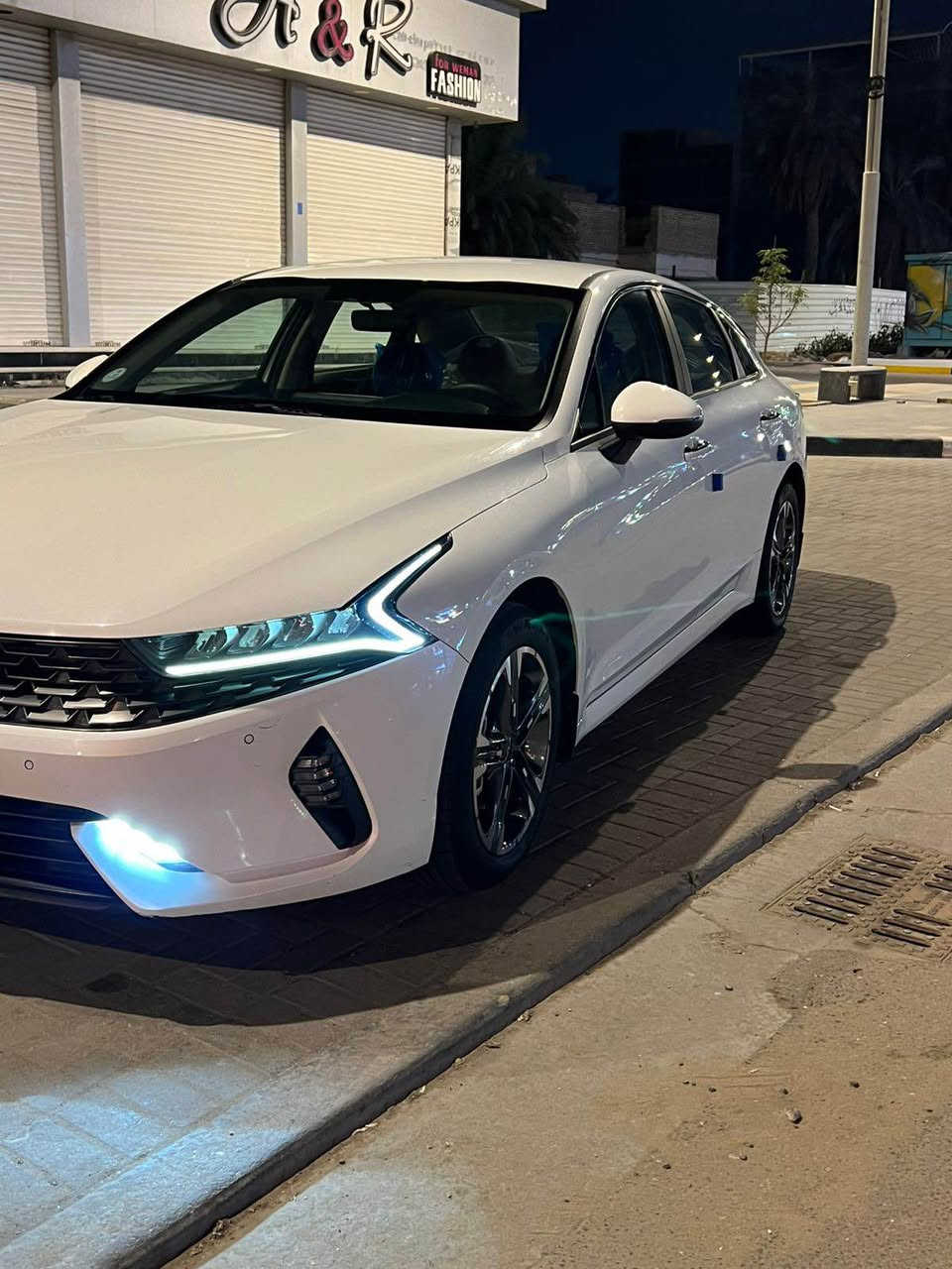 كي فايف مديل 2021 خليجي رقم اربيل بسم الشركه سياره كفاله عامه ماعده بارد بل باب الخلفي كد شبر سياره نص مواصفات 
_بصمه تشغيل عن بعد 
_صندوك ذكي 
_حساس امامي خلفي
_كامره خلفي 
_وضعيات قياده 5
_كشن كهرباء 
_تبريد بيانو قطعتين 
_محرك 2000دوش 
_سياره سبيرها منازل ماشيه 79الف كيلو 
_الاستفسار ***********
_السعر 180وبيها مجال بسيط الزبير, البصرة
